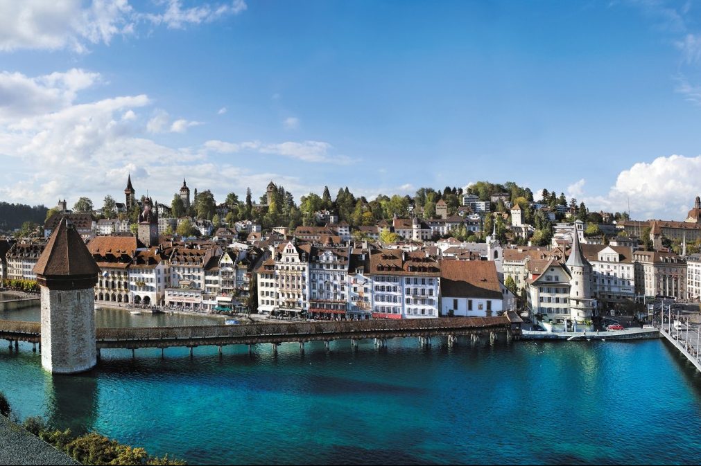 苏黎世(Zurich)-卢塞恩(Lucern)(90KM)-瀑布小镇劳德本纳(Lauterbrunnen)(82KM)